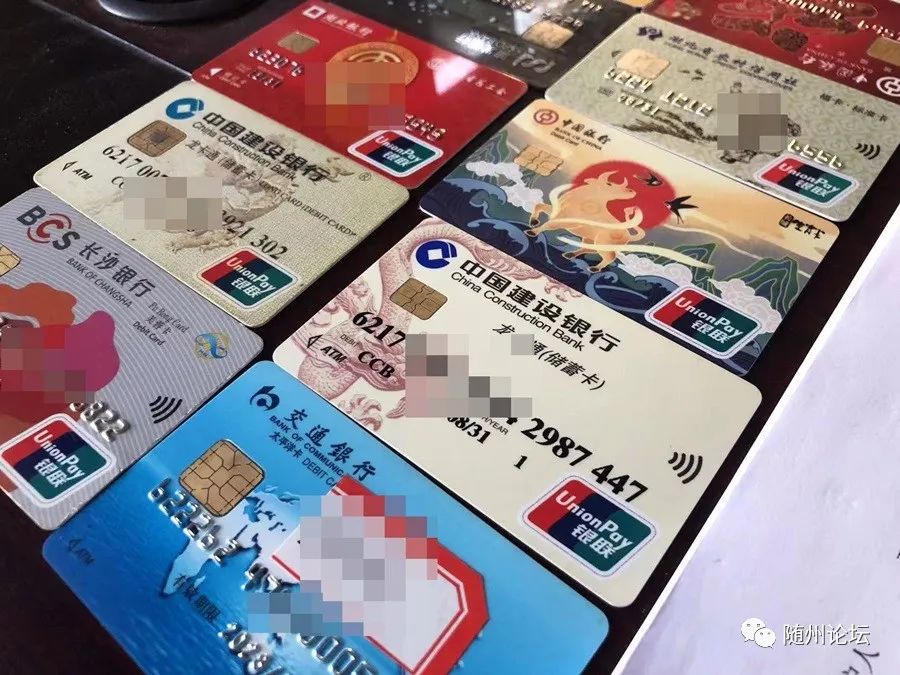 银行卡涉及全国15个省份，违法资金流水近2亿元。该案正在进一步侦办中。警方表示：网络赌博容易让人深陷